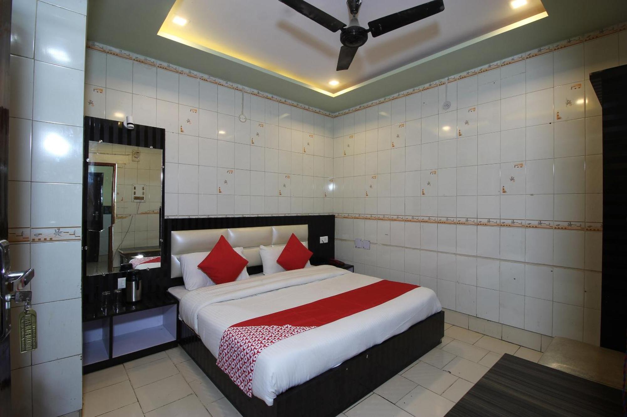 Hotel O Blue Diamond Bénarès Extérieur photo