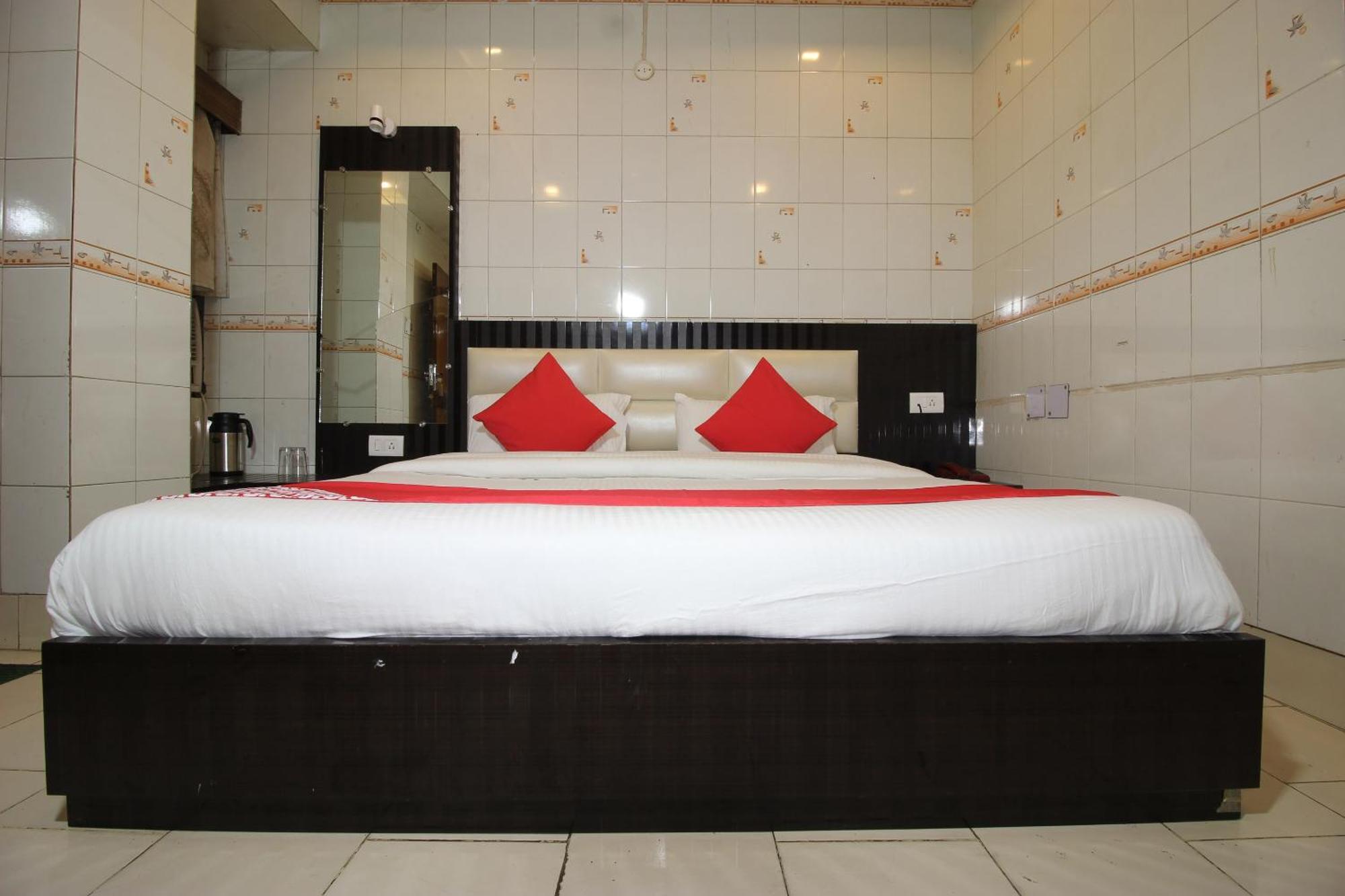 Hotel O Blue Diamond Bénarès Extérieur photo