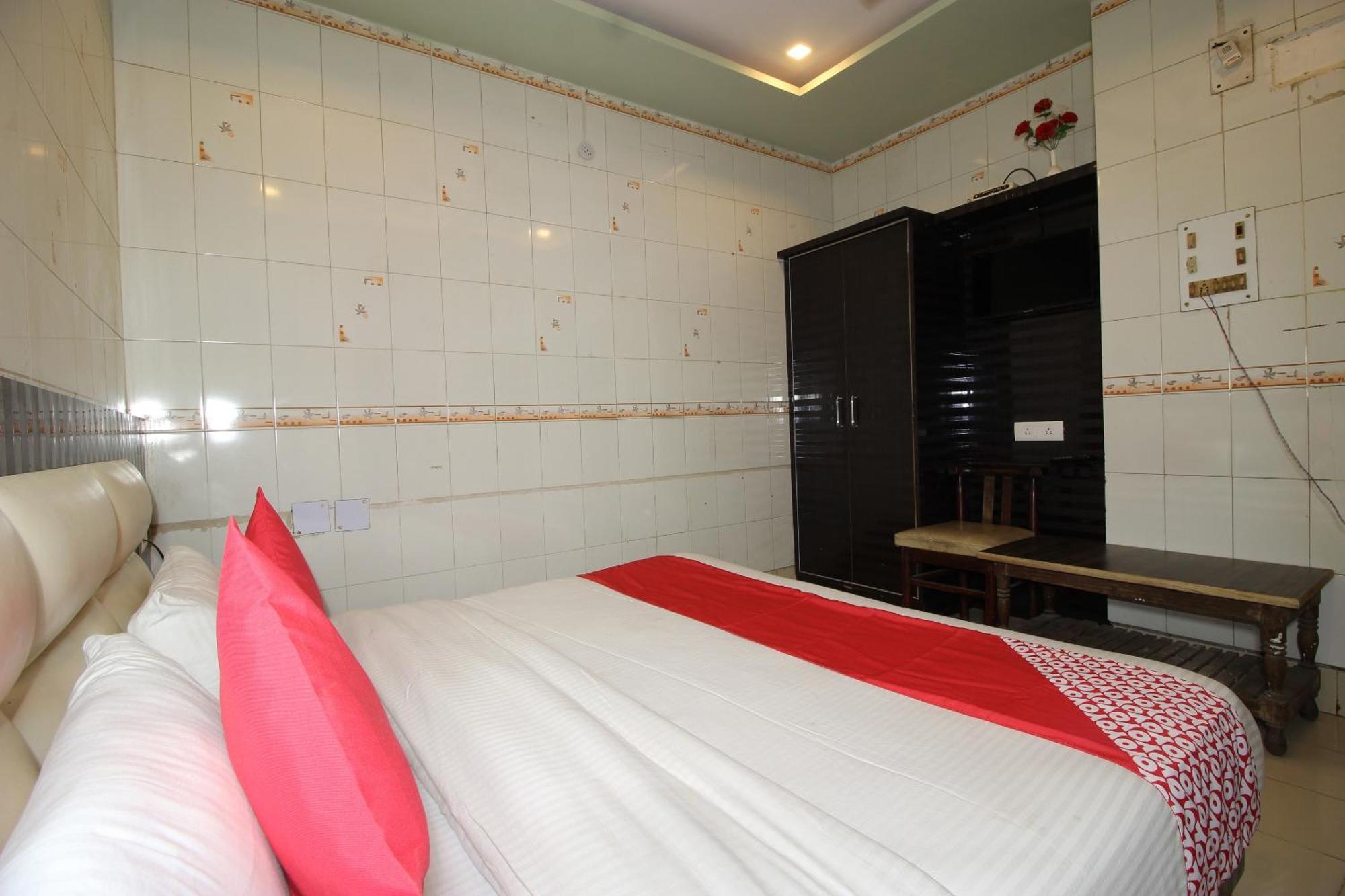 Hotel O Blue Diamond Bénarès Extérieur photo
